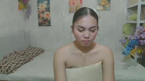Snapshot of urasian_kat chatting on May 19, 1:00 am urasian_kat online show from May 19, 1:00 am