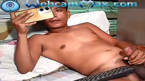 Snapshot of urasiandreamboyx chatting on December 19, 2:51 am John online show from December 19, 2:51 am