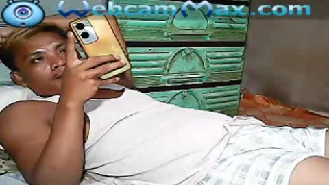 Snapshot of urasiandreamboyx chatting on December 19, 3:08 pm John online show from December 19, 3:08 pm