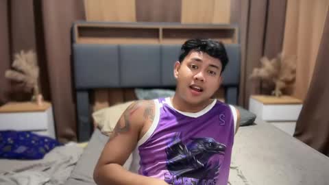 Snapshot of urasiankyler chatting on July 8, 1:37 pm urasiankyler online show from July 8, 1:37 pm