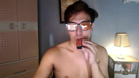 Snapshot of urasianwanker chatting on November 9, 7:06 am urasianwanker online show from November 9, 7:06 am