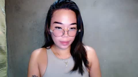 Snapshot of urbabydollx16 chatting on July 5, 12:23 pm urbabydollx16 online show from July 5, 12:23 pm