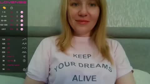 Snapshot of urbadkitty chatting on December 2, 7:25 am urbadkitty online show from December 2, 7:25 am