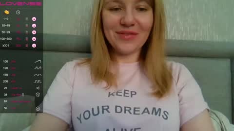 Snapshot of urbadkitty chatting on December 19, 8:23 am urbadkitty online show from December 19, 8:23 am