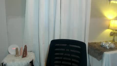 urcrushnextdoor_ online show from February 3, 9:30 am