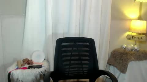 urcrushnextdoor_ online show from February 9, 3:23 pm