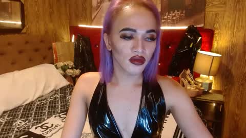 Snapshot of urcumgirlasiants chatting on December 27, 10:59 pm KENDALL online show from December 27, 10:59 pm