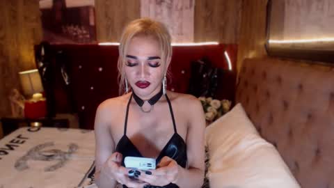 Snapshot of urcumgirlasiants chatting on January 7, 2:10 am KENDALL online show from January 7, 2:10 am