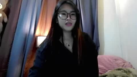 Snapshot of urcuteyuri_xoxo chatting on August 1, 8:19 pm sweet yuri online show from August 1, 8:19 pm