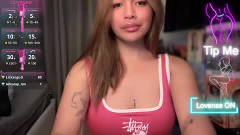 urdimplegurl online show from May 31, 3:15 am