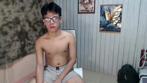 Snapshot of urdreamboy_doms chatting on May 13, 3:53 pm urdreamboy_doms online show from May 13, 3:53 pm