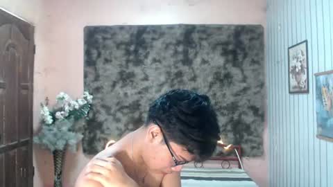 Snapshot of urdreamboy_doms chatting on July 29, 5:38 am urdreamboy_doms online show from July 29, 5:38 am