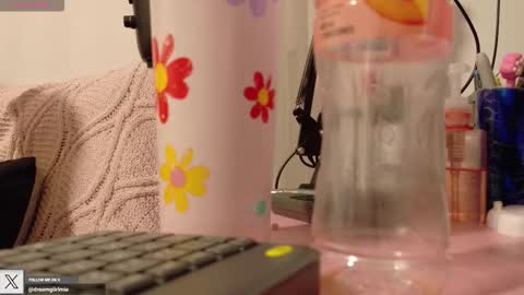 Snapshot of urdreamgiirl chatting on October 24, 10:17 pm Mia Miller online show from October 24, 10:17 pm