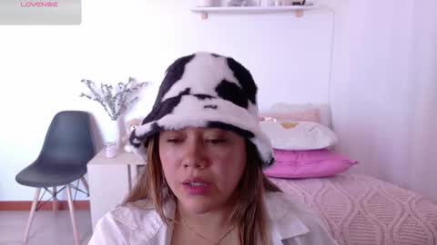 Snapshot of urdreamgiirl chatting on January 18, 3:16 pm Mia Miller online show from January 18, 3:16 pm