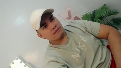 ure_fattytoy143 online show from December 21, 6:20 am