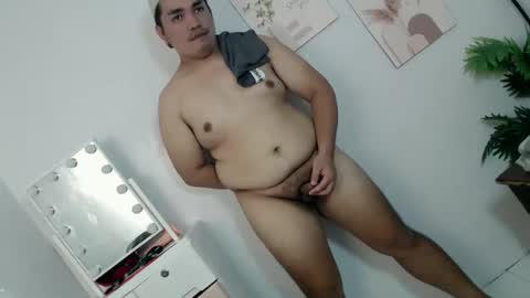 Snapshot of ure_fattytoy143 chatting on June 5, 5:36 am ure_fattytoy143 online show from June 5, 5:36 am