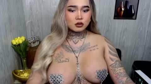 Snapshot of urfabtattooqueen chatting on June 20, 1:25 pm Maxxie online show from June 20, 1:25 pm