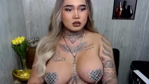 Snapshot of urfabtattooqueen chatting on June 23, 7:39 am Maxxie online show from June 23, 7:39 am