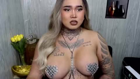 Snapshot of urfabtattooqueen chatting on June 29, 10:15 am Maxxie online show from June 29, 10:15 am