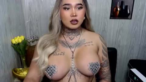 Snapshot of urfabtattooqueen chatting on June 30, 11:11 am Maxxie online show from June 30, 11:11 am