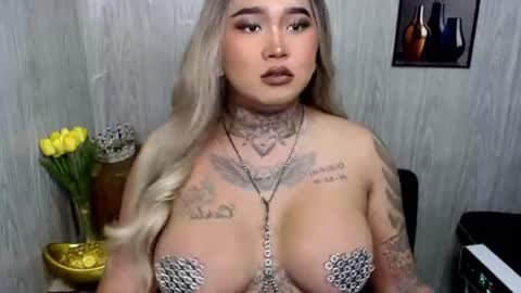 Snapshot of urfabtattooqueen chatting on July 1, 11:45 am Maxxie online show from July 1, 11:45 am