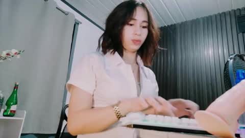 urfave_bbgirl online show from December 18, 12:22 pm