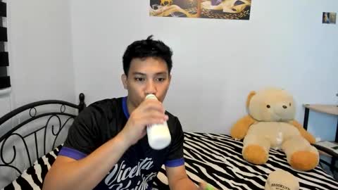Snapshot of urfucker_vinz chatting on May 16, 1:43 pm urfucker_vinz online show from May 16, 1:43 pm