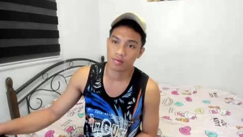 Snapshot of urfucker_vinz chatting on June 22, 12:24 pm urfucker_vinz online show from June 22, 12:24 pm