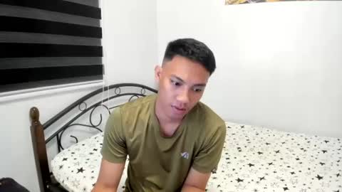 Snapshot of urfucker_vinz chatting on June 24, 4:17 pm urfucker_vinz online show from June 24, 4:17 pm