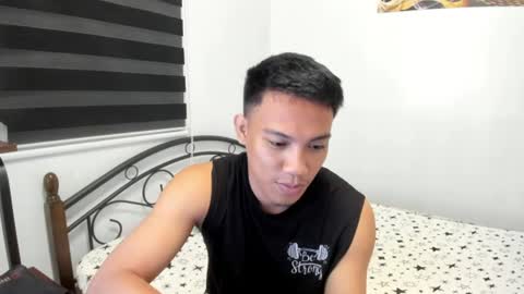 Snapshot of urfucker_vinz chatting on July 2, 2:45 pm urfucker_vinz online show from July 2, 2:45 pm