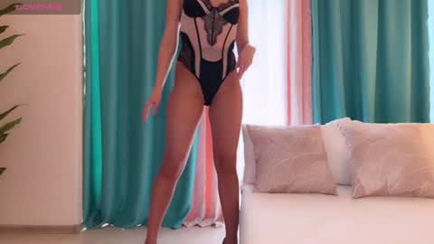 Snapshot of urgoddessjenny chatting on July 5, 3:08 pm Jenny online show from July 5, 3:08 pm
