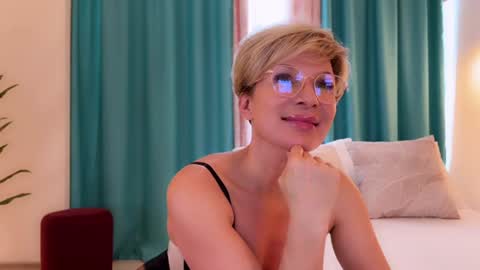 Snapshot of urgoddessjenny chatting on July 10, 11:57 am Jenny online show from July 10, 11:57 am