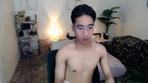 Snapshot of urguy_habibi chatting on October 29, 5:04 pm Bib online show from October 29, 5:04 pm