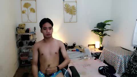 Snapshot of urguy_habibi chatting on October 31, 3:13 pm Bib online show from October 31, 3:13 pm