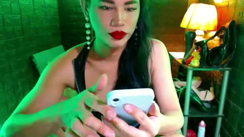 queen norelle online show from April 27, 5:00 pm