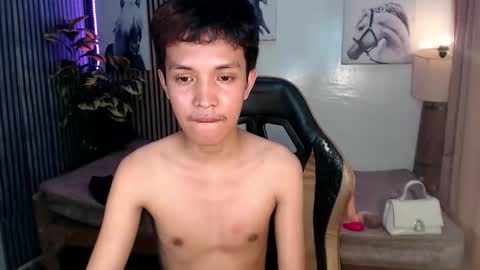 Snapshot of urhot_johny chatting on April 11, 9:24 am urhot_johny online show from April 11, 9:24 am
