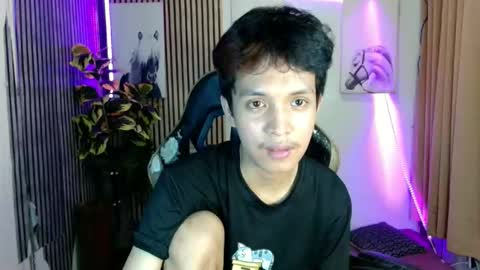 Snapshot of urhot_johny chatting on April 27, 2:53 am urhot_johny online show from April 27, 2:53 am