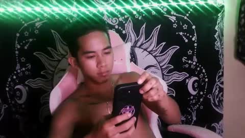 Snapshot of urhot_joshxx chatting on February 25, 2:44 pm Josh online show from February 25, 2:44 pm