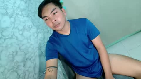 Snapshot of urhot_kharlxoxo chatting on May 11, 8:20 am john carlo online show from May 11, 8:20 am