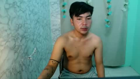 Snapshot of urhot_kharlxoxo chatting on May 13, 8:16 pm john carlo online show from May 13, 8:16 pm