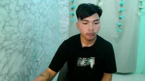 Snapshot of urhot_kharlxoxo chatting on May 15, 9:27 am john carlo online show from May 15, 9:27 am
