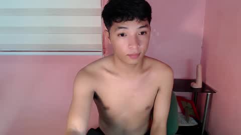 Snapshot of urhotethanxx chatting on February 6, 11:21 am Ethan online show from February 6, 11:21 am