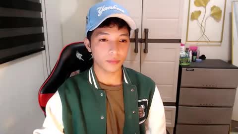 Ethan online show from April 24, 3:58 pm