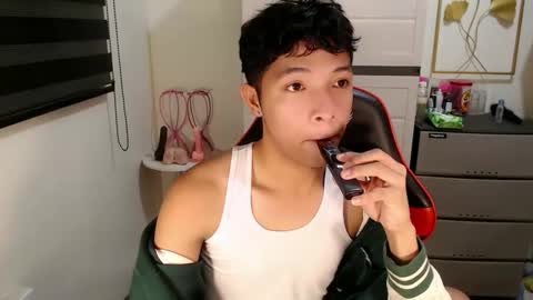 Ethan online show from May 18, 10:26 pm