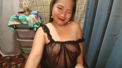 urhotmomzoey online show from July 8, 12:42 pm
