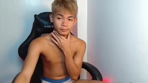 Snapshot of urhotpinoy_izaac chatting on October 8, 3:09 pm simeon ulok online show from October 8, 3:09 pm