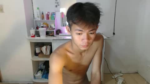 Snapshot of urhotpinoy_izaac chatting on November 12, 10:09 pm simeon ulok online show from November 12, 10:09 pm