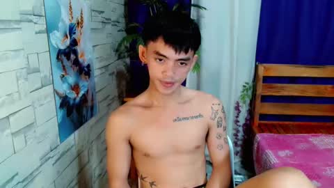 Snapshot of urhunky_boy chatting on June 9, 11:05 pm urhunky_boy online show from June 9, 11:05 pm