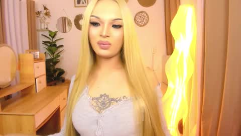 Snapshot of urladyprincessmassivecock chatting on January 14, 10:32 am jhaii online show from January 14, 10:32 am