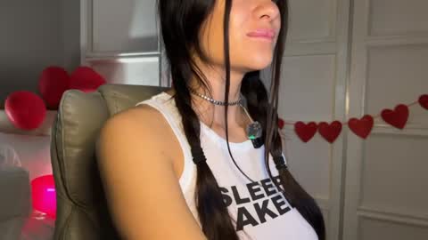 Snapshot of urlillshy chatting on February 23, 1:14 am Kristina online show from February 23, 1:14 am